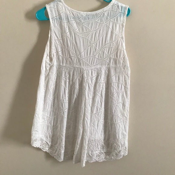 Cabi Gemma Eyelet Sleeveless Top - Picture 5 of 5